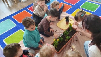 „VODE BOLA DANÁ ČAROVNÁ MOC BYŤ MIAZGOU ŽIVOTA NA ZEMI.“