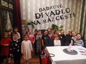 Predškoláci v Bábkovom divadle na Rázcestí