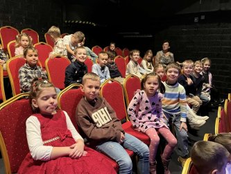 Predškoláci v Bábkovom divadle na Rázcestí