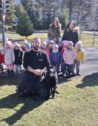 Deti v materskej škole zažili ukážku policajnej práce