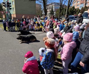 Deti v materskej škole zažili ukážku policajnej práce
