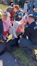 Deti v materskej škole zažili ukážku policajnej práce
