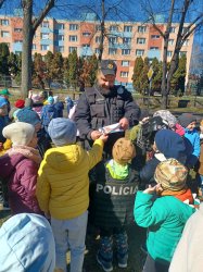Deti v materskej škole zažili ukážku policajnej práce