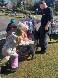 Deti v materskej škole zažili ukážku policajnej práce
