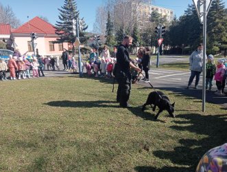 Deti v materskej škole zažili ukážku policajnej práce