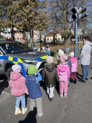 Deti v materskej škole zažili ukážku policajnej práce